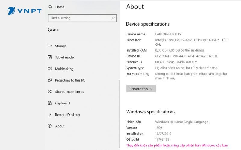 Người dùng đang xem các thông số kỹ thuật chi tiết của máy laptop trên màn hình