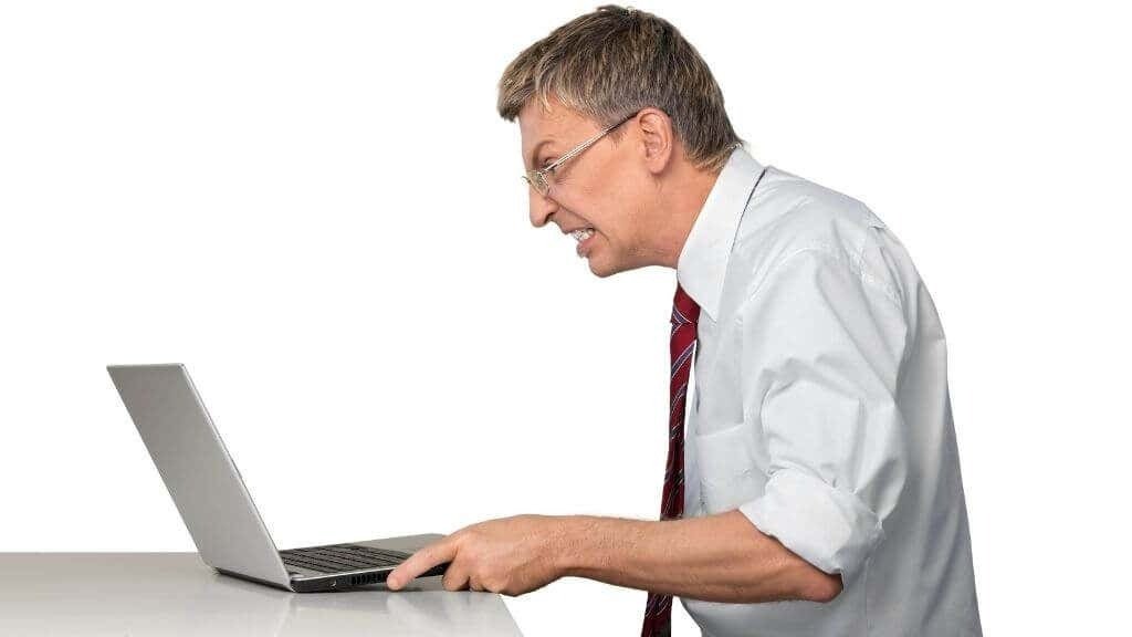 Người dùng kiểm tra laptop bị tắt màn hình nhưng vẫn chạy