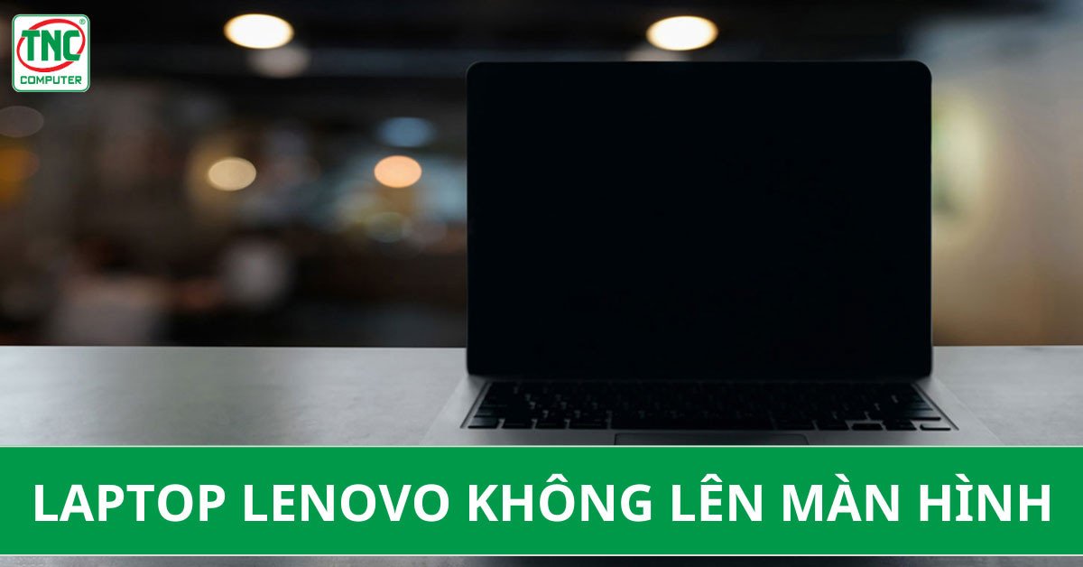 Người dùng kiểm tra tình trạng laptop Lenovo bật không lên màn hình