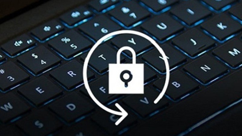 Người dùng laptop đối mặt với vấn đề bàn phím bị liệt gây gián đoạn công việc