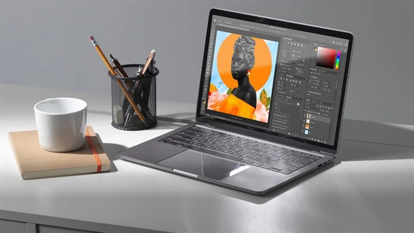 Người dùng lựa chọn laptop dành cho thiết kế đồ họa phù hợp