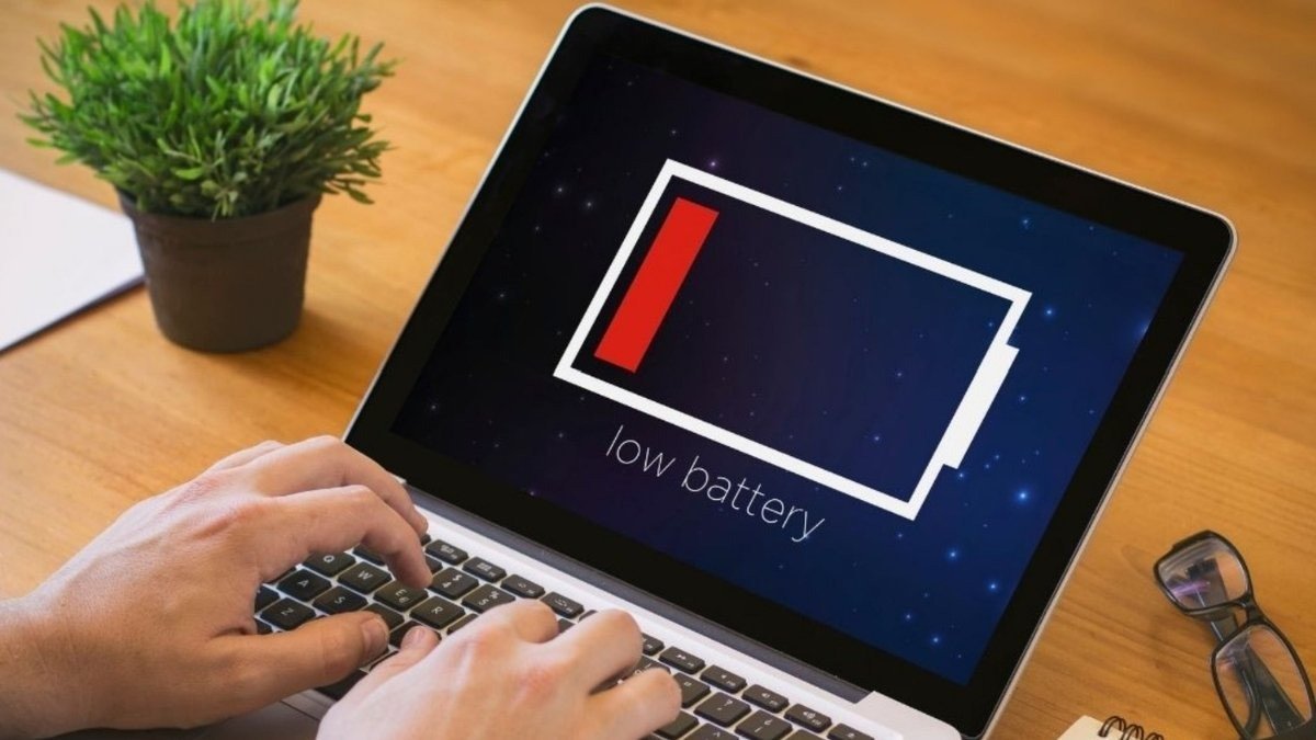 Người dùng nên sạc pin laptop khi mức năng lượng còn khoảng 20-30% để duy trì tuổi thọ pin