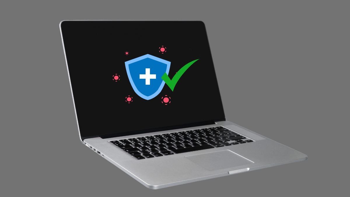 Người dùng sử dụng phần mềm diệt virus để khắc phục sự cố máy tính tắt đột ngột do mã độc.