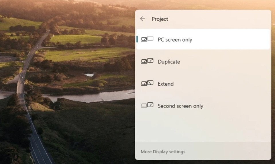 Người dùng thao tác điều chỉnh Projection Settings khi màn hình laptop bị đen