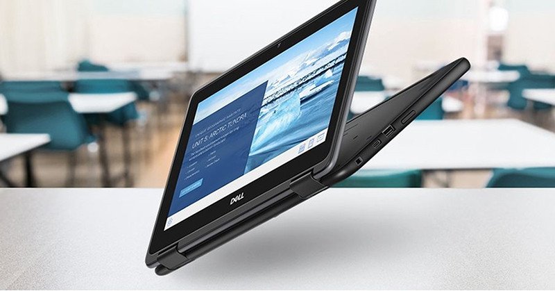Người dùng trải nghiệm laptop Dell Chromebook