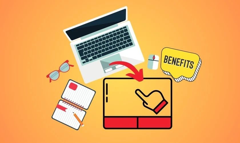 Người dùng tương tác tiện lợi với chuột cảm ứng laptop Lenovo