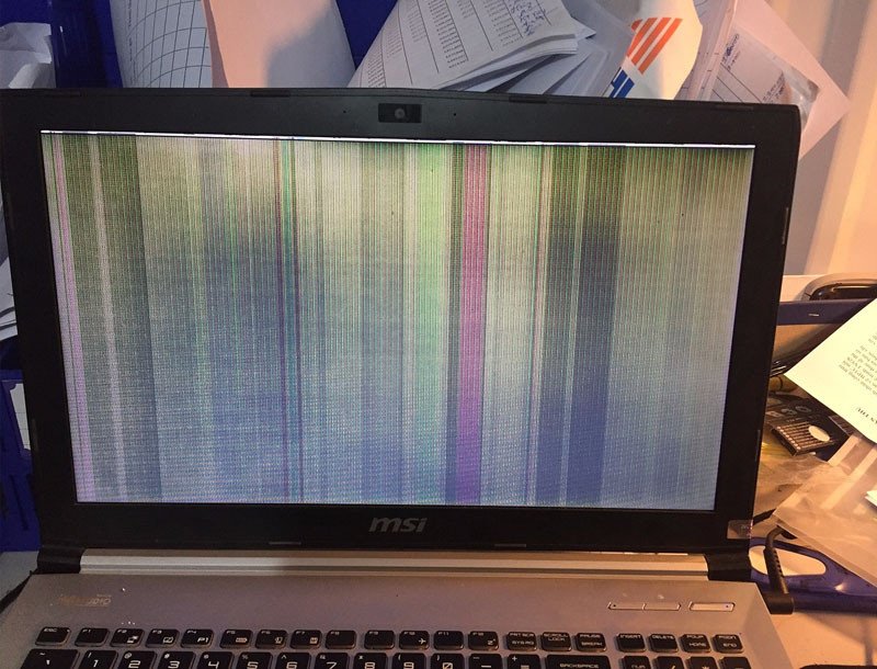 nguyên nhân laptop bị hư màn hình do va đập