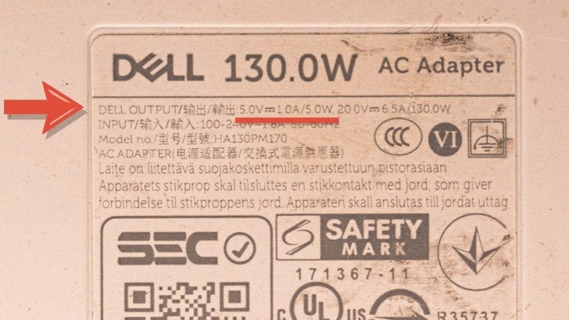 Nhãn thông số kỹ thuật của bộ sạc laptop Dell 130W, hiển thị điện áp và dòng điện