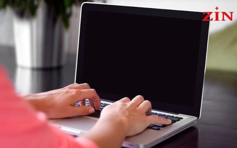 Những lưu ý khi tắt màn hình laptop