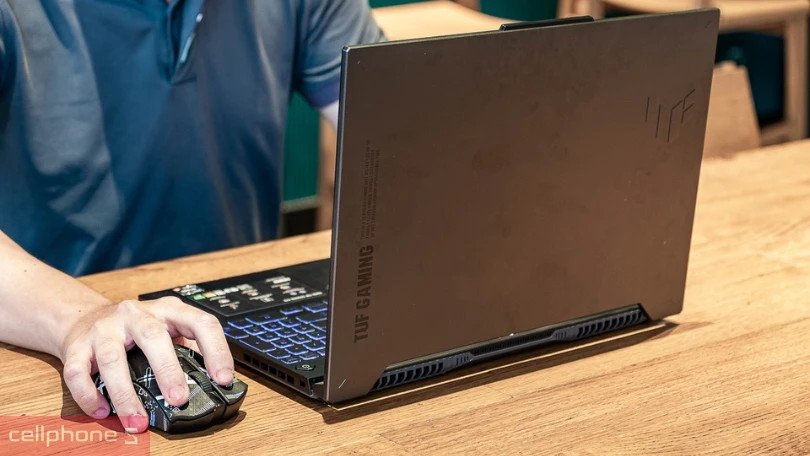 Nội thất bên trong với RAM DDR5 tốc độ cao của ASUS TUF Gaming A15 FA507NUR-LP101W