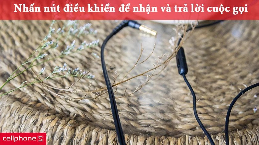 Nút điều khiển tích hợp trên dây MDR-ZX110AP giúp dễ dàng quản lý cuộc gọi và âm nhạc