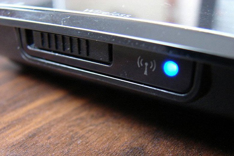 Nút gạt vật lý để kết nối mạng không dây trên các dòng máy tính xách tay đời cũ