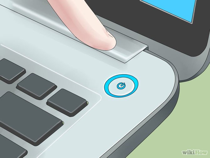 Nút nguồn laptop để bắt đầu kết nối máy ảnh với laptop