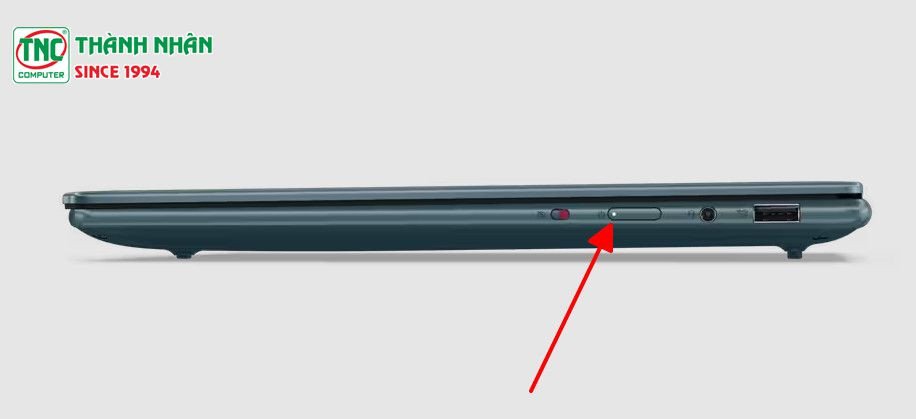 Nút nguồn laptop Lenovo nằm ở cạnh bên thân máy, một lựa chọn thiết kế cho việc bật nguồn