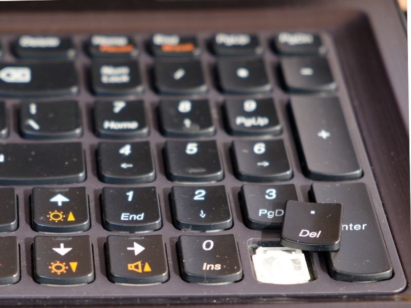 Phần nút nhựa bàn phím laptop Dell bị bung