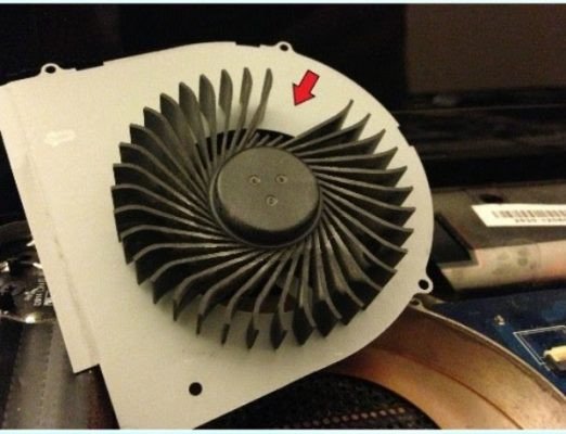 Quạt laptop bị gãy cánh hoặc hỏng hóc vật lý