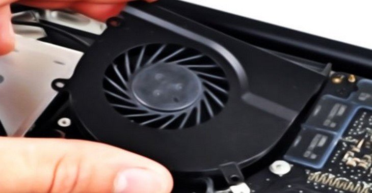 Quạt laptop kêu to do gãy cánh quạt