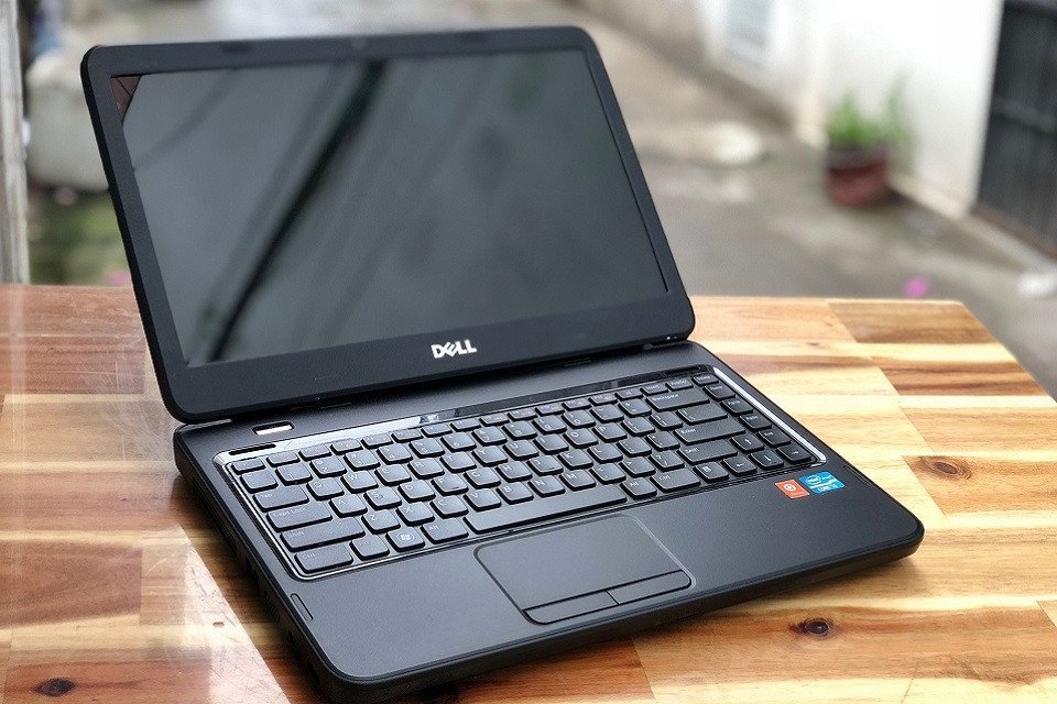 Quạt tản nhiệt của laptop Dell kêu to khi máy quá nhiệt, dẫn đến không lên màn hình