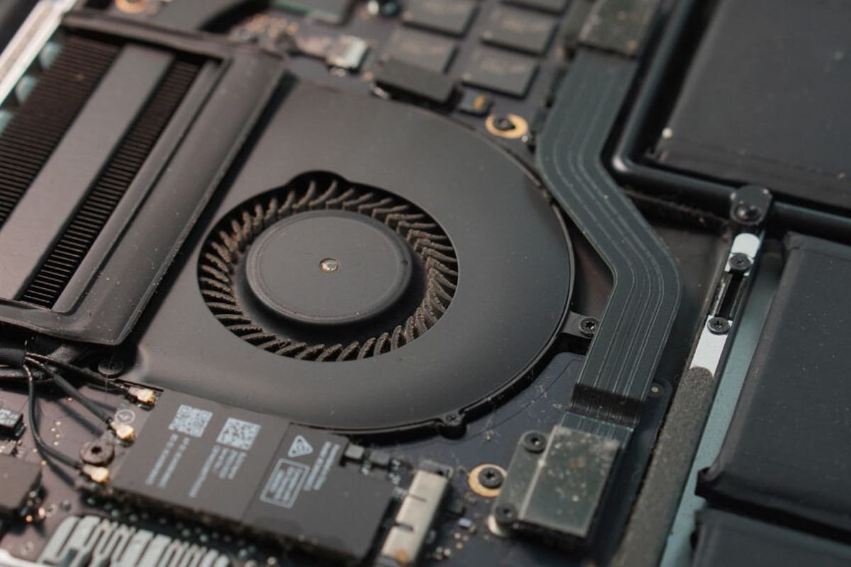 Quạt tản nhiệt laptop giúp máy hoạt động hiệu quả