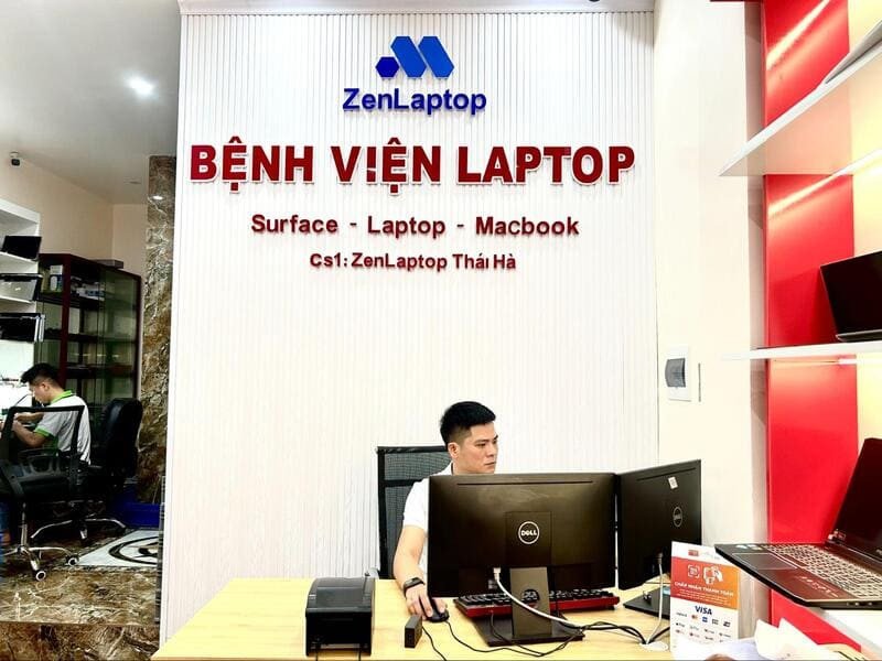 Quy trình kiểm tra bàn phím laptop Dell chính hãng trước khi lắp đặt.