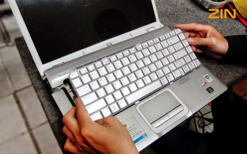 Quy trình thay bàn phím máy tính laptop chuyên nghiệp, bài bản