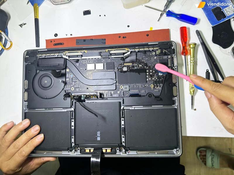 Quy trình vệ sinh laptop ở Đà Nẵng nhanh chóng và tỉ mỉ đảm bảo chất lượng.