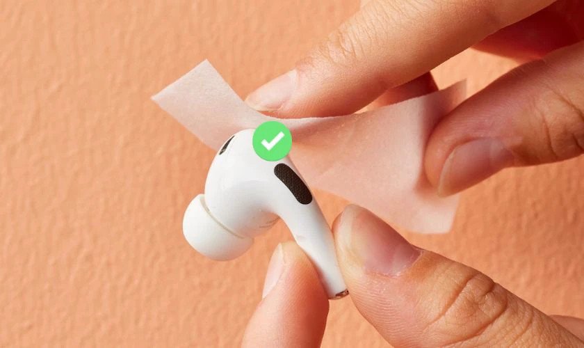 Quy trình vệ sinh tai nghe Bluetooth đúng cách khi tai nghe bị hư 1 bên