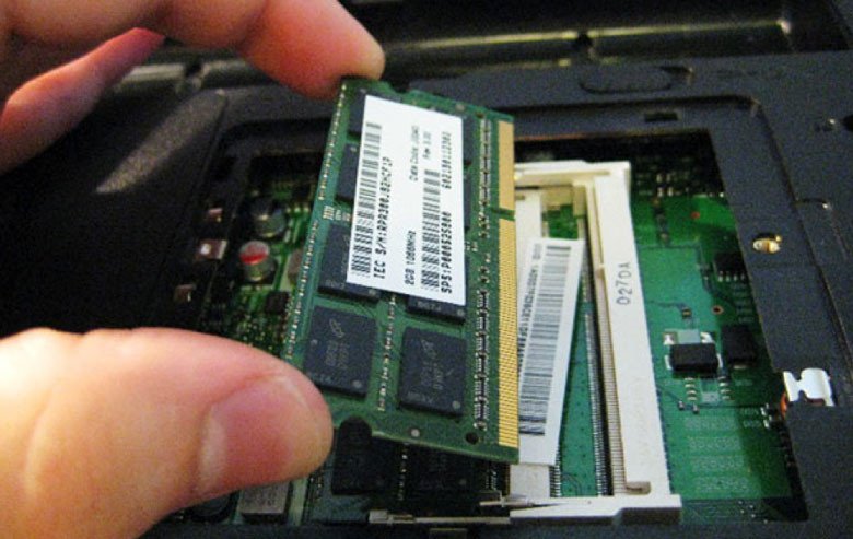 RAM lỗi khiến laptop không lên màn hình