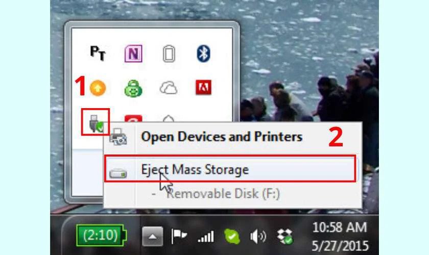 Rút và tháo thiết bị ngoại vi đúng cách sau khi sử dụng laptop Dell