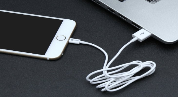 Sạc pin đt bằng laptop và đồng bộ dữ liệu cùng lúc tiện lợi