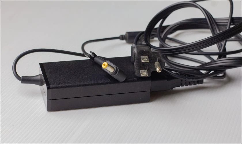 Sạc pin laptop HP nhanh chóng bằng sạc có công suất cao