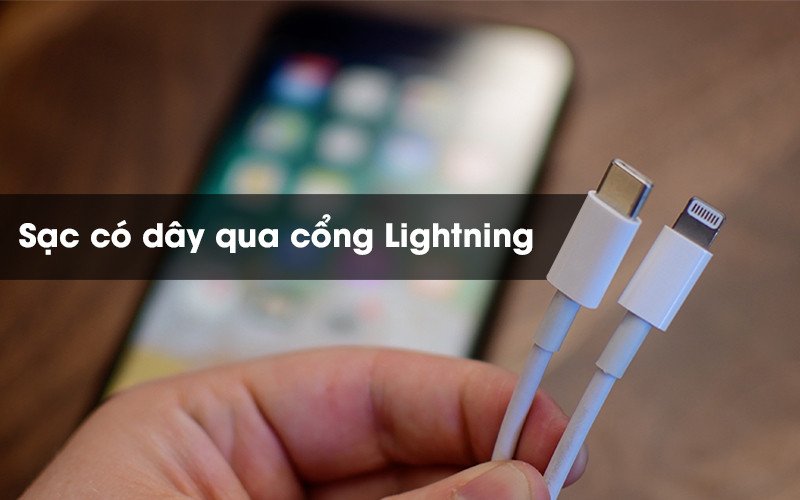 Sạc tai nghe AirPods Pro 1 qua cổng Lightning tiện lợi