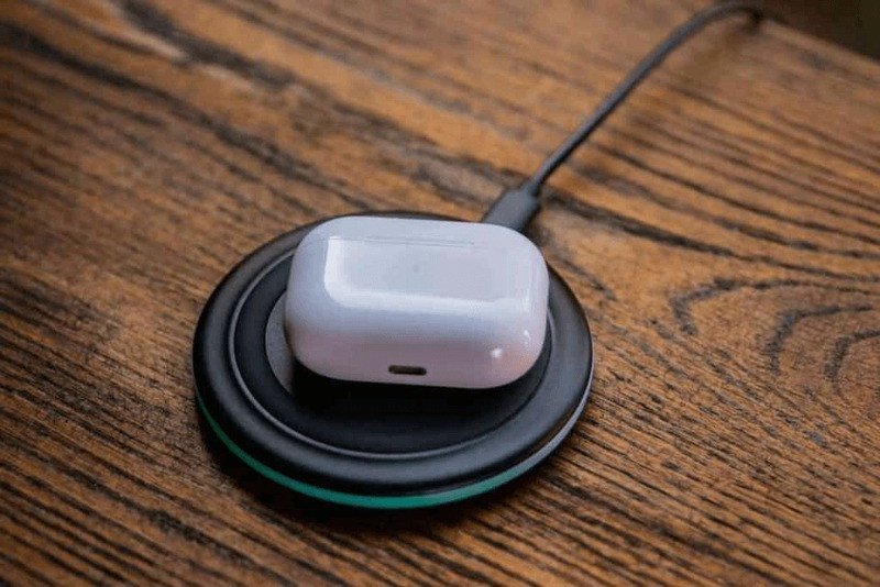 Sạc tai nghe Bluetooth tiện lợi bằng sạc điện thoại di động