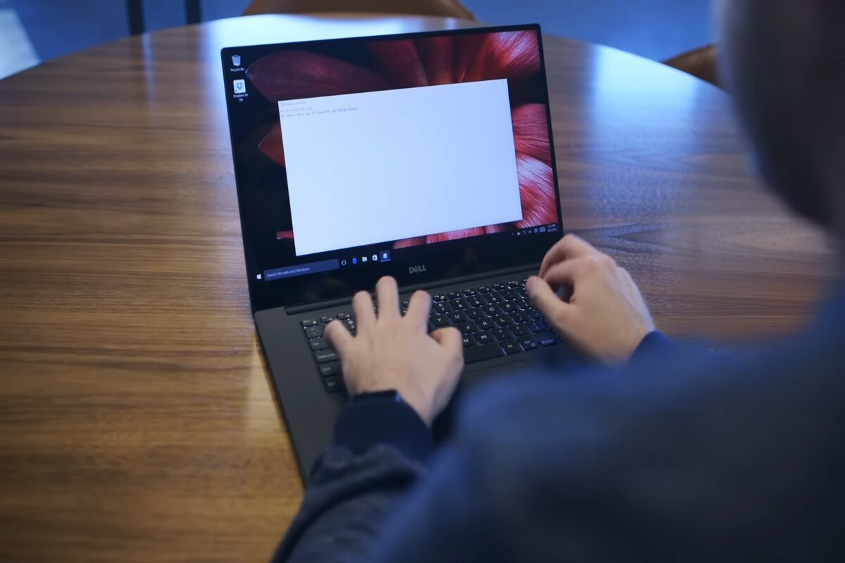 Sinh viên sử dụng laptop Dell giá rẻ cho mục đích học tập và giải trí