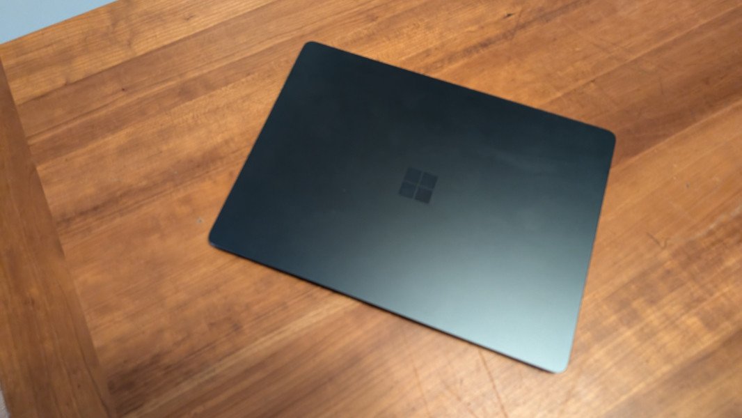 Trải Nghiệm Hoàn Hảo Cùng **Surface Laptop 7 15-inch**: Đánh Bại Mọi Kỳ Vọng