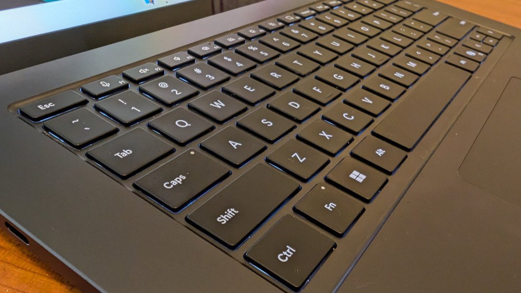 Trải Nghiệm Hoàn Hảo Cùng **Surface Laptop 7 15-inch**: Đánh Bại Mọi Kỳ Vọng