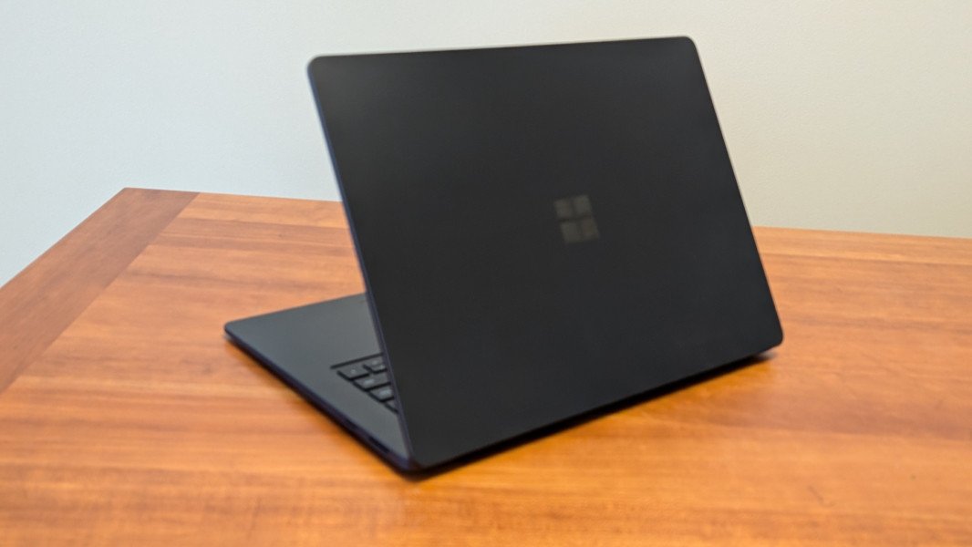 Trải Nghiệm Hoàn Hảo Cùng **Surface Laptop 7 15-inch**: Đánh Bại Mọi Kỳ Vọng