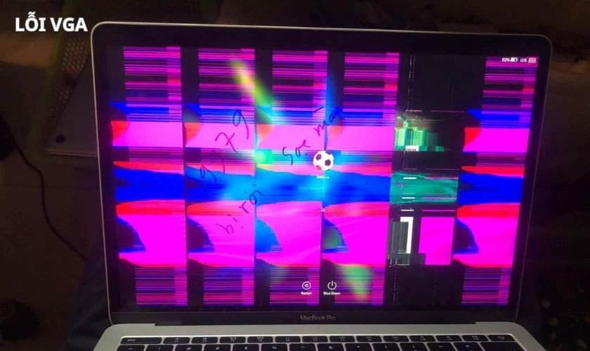 Sự cố card đồ họa gây sọc trên màn hình laptop