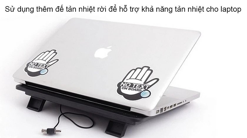 Sử dụng đế tản nhiệt rời giúp làm mát laptop hiệu quả, giảm thiểu tiếng ồn từ quạt laptop.