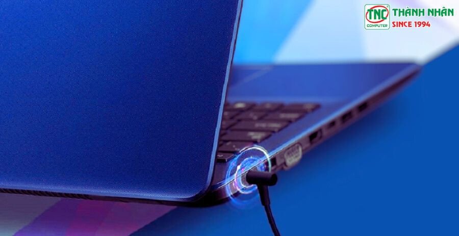 Sử dụng đúng cổng sạc chính hãng của laptop Dell để đảm bảo tuổi thọ pin