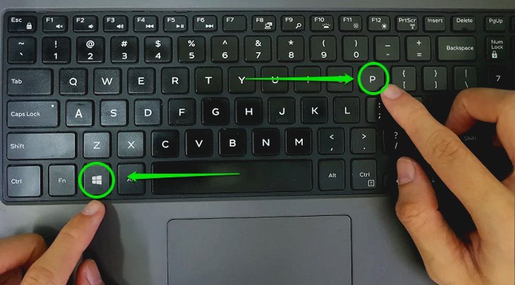 Sử dụng phím tắt kết nối laptop với tivi `Windows + P` để mở menu tùy chọn hiển thị.