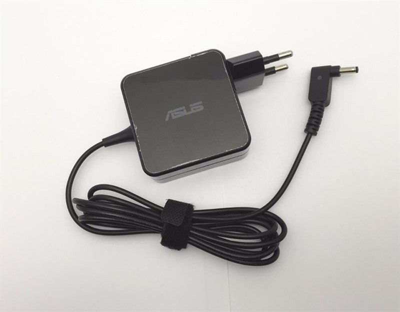 Sử dụng sạc chính hãng giúp pin laptop Asus sử dụng được máy tính bền lâu