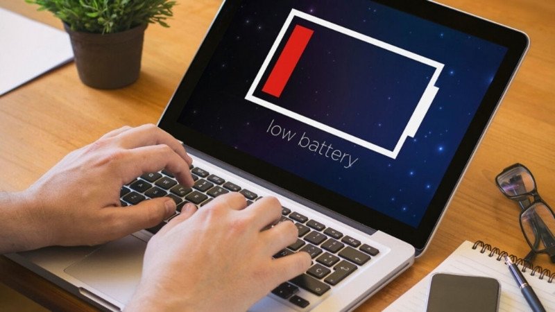 Sự khác biệt giữa pin sạc không đầy và pin sạc không vào laptop