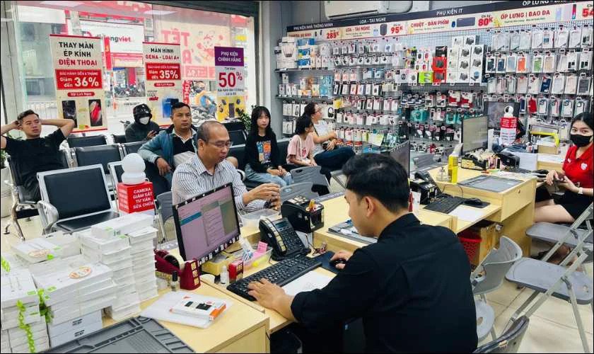 Sửa chữa laptop bị đổ nước vào bàn phím ở đâu uy tín?