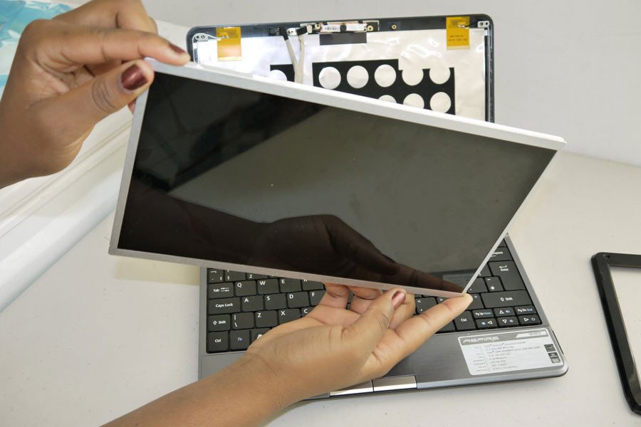 Sửa chữa màn hình laptop bị hư tại trung tâm uy tín