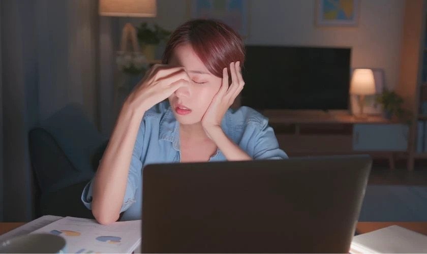 tác động của màn hình laptop bị ám đỏ