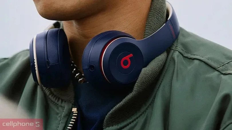 Tai nghe Beats Solo 3 màu đỏ, thiết kế on-ear hiện đại