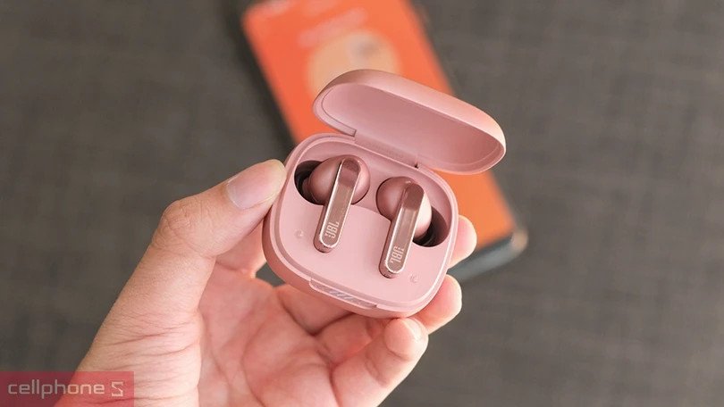Tai nghe Bluetooth True Wireless JBL Live Pro 2 với thiết kế hiện đại, tinh tế