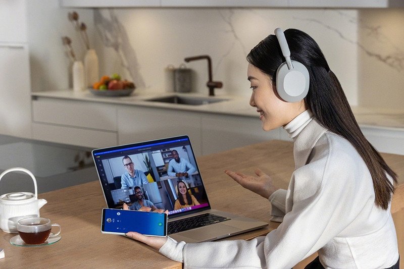 Tai nghe chống ồn Sony WH-1000XM5 màu đen sang trọng