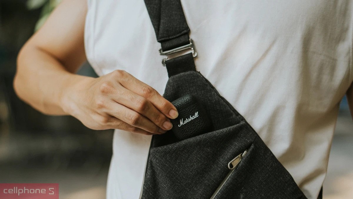 Tai nghe chụp tai Marshall không dây với thiết kế ôm sát tai, mang lại sự thoải mái